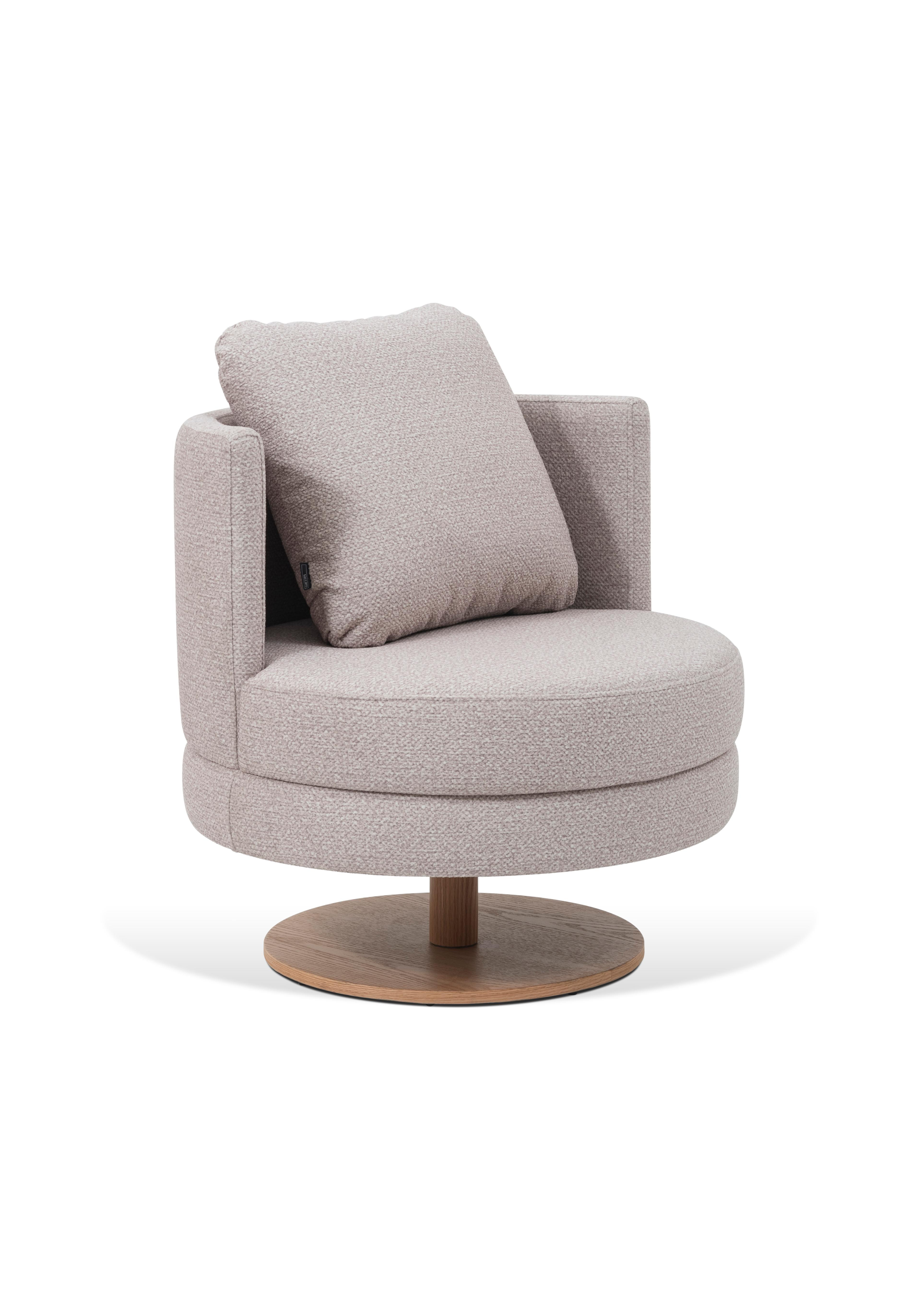 HALO SWIVEL ARMCHAIR CENTRAL BASE